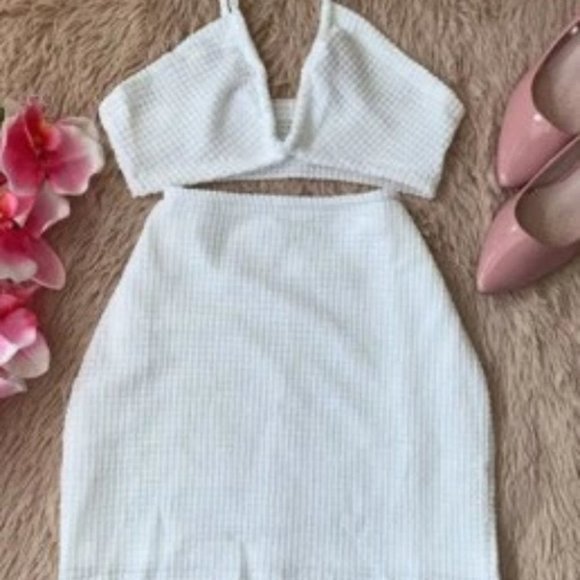 TEXTURED WHITE HALTER TIE NECK TOP AND MATCHING MINI SKIRT SET SUMMER VACAY - Picture 5 of 7